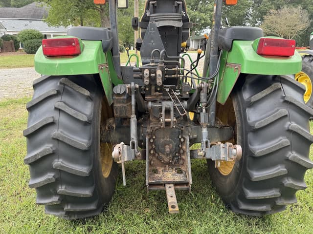 Image of John Deere 5520 equipment image 4