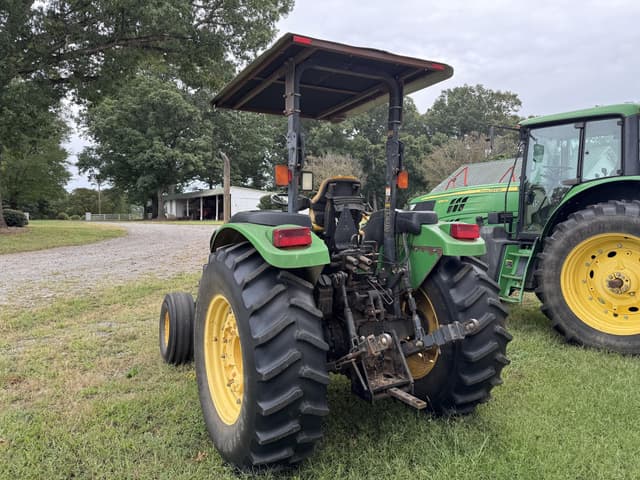 Image of John Deere 5520 equipment image 3