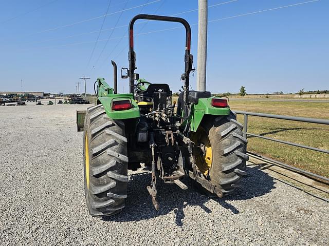 Image of John Deere 5520 equipment image 4