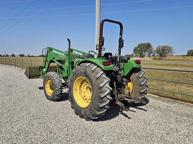 Image of John Deere 5520 equipment image 3