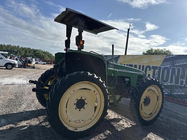 Image of John Deere 5520 equipment image 3