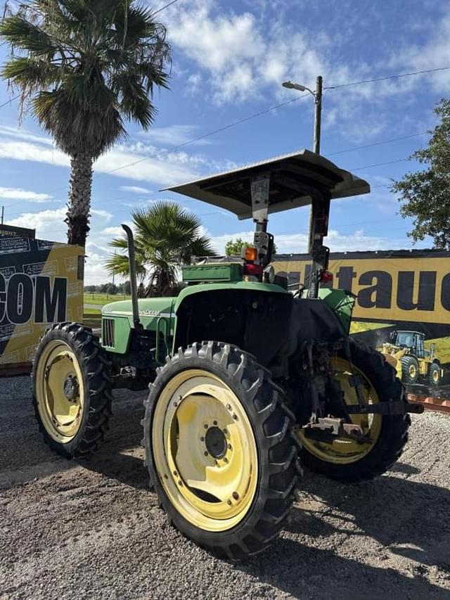 Image of John Deere 5520 equipment image 1
