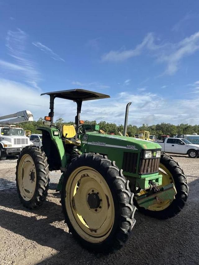 Image of John Deere 5520 equipment image 4