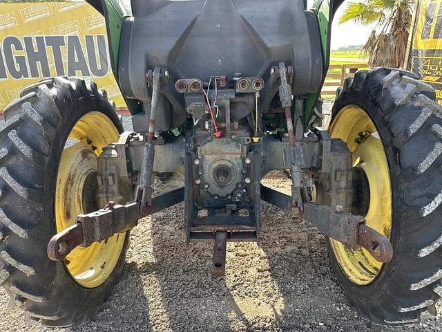 Image of John Deere 5520 equipment image 2