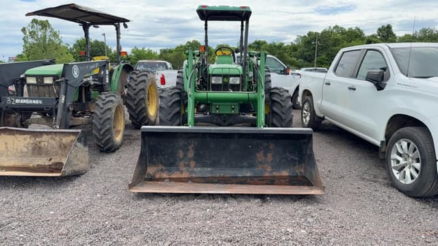 Image of John Deere 5520 equipment image 1