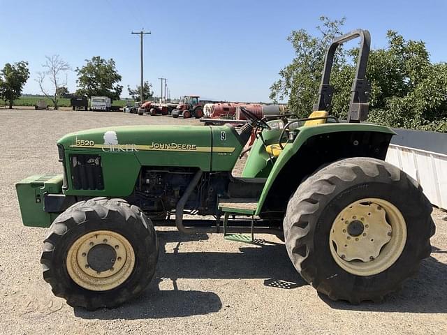 Image of John Deere 5520 equipment image 4