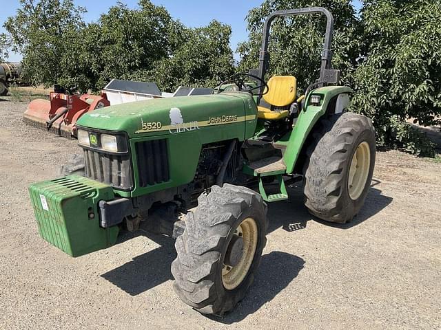 Image of John Deere 5520 equipment image 3