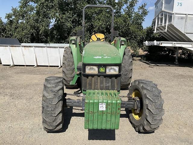 Image of John Deere 5520 equipment image 2