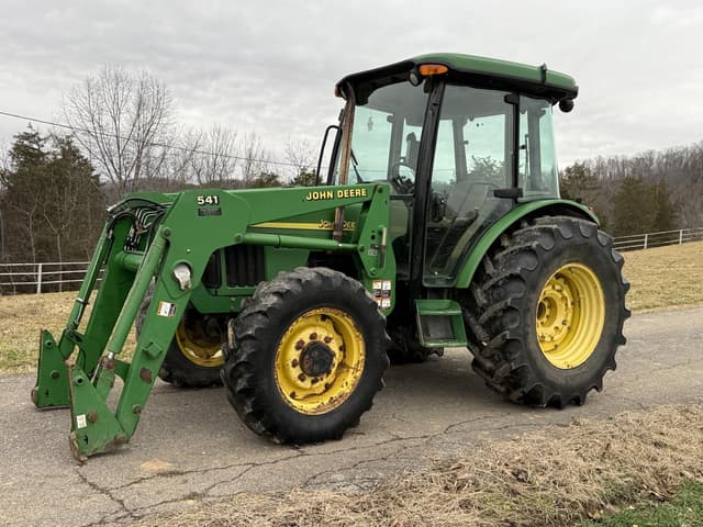 Image of John Deere 5520 equipment image 1