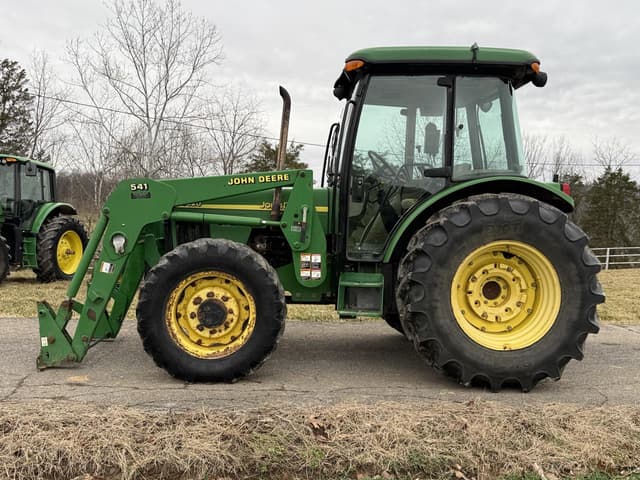 Image of John Deere 5520 equipment image 2