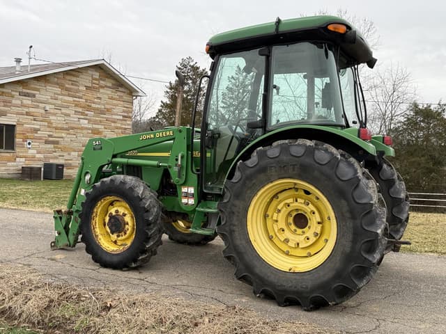 Image of John Deere 5520 equipment image 3