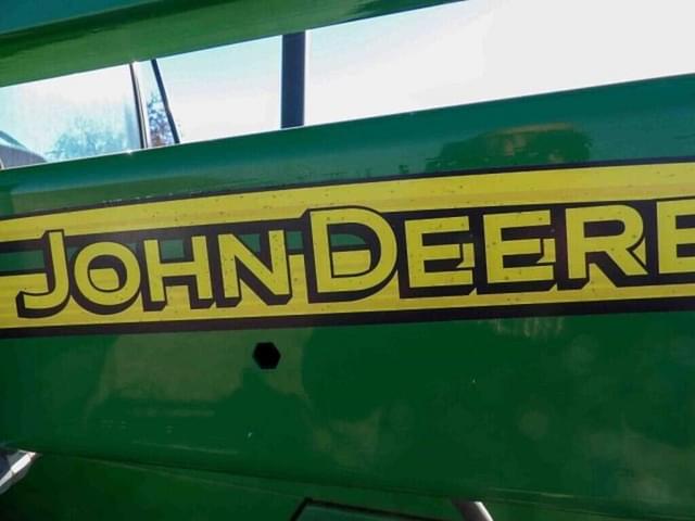 Image of John Deere 5520 equipment image 2