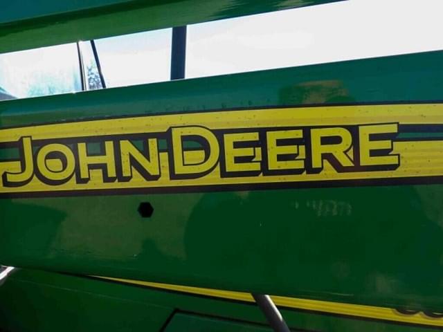 Image of John Deere 5520 equipment image 4