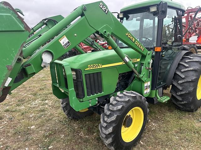 Image of John Deere 5520N equipment image 1