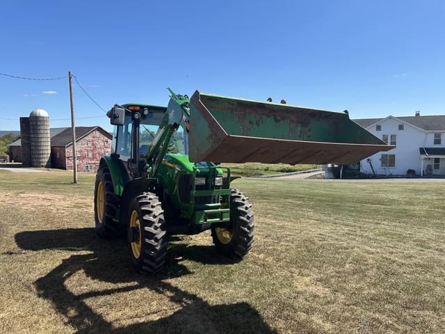 Image of John Deere 5525 equipment image 1
