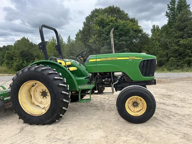 Image of John Deere 5525 equipment image 1