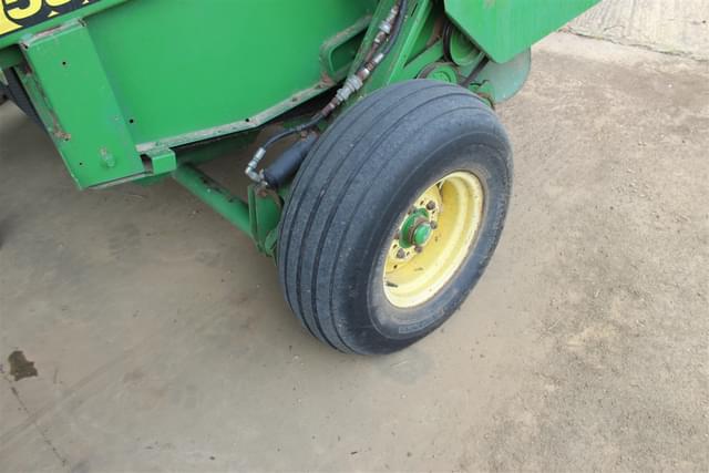Image of John Deere 557 equipment image 4