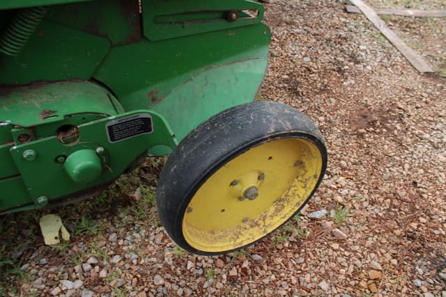 Image of John Deere 557 equipment image 1