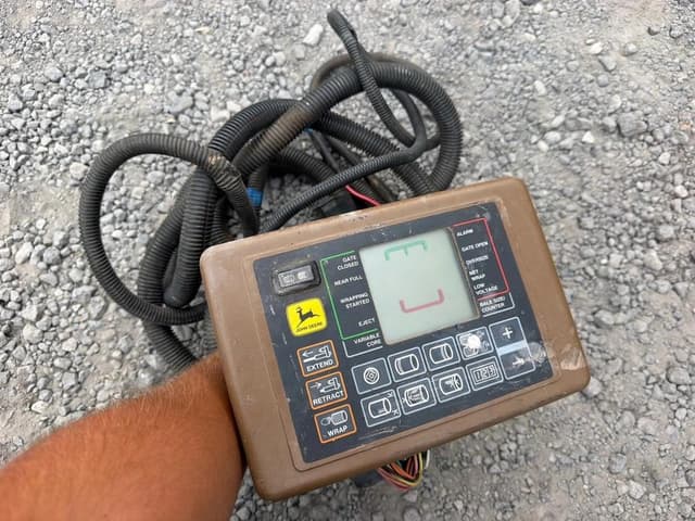 Image of John Deere 557 equipment image 2