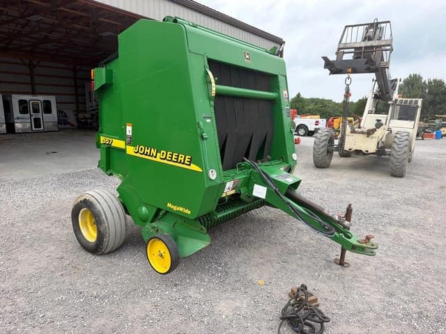 Image of John Deere 557 equipment image 1