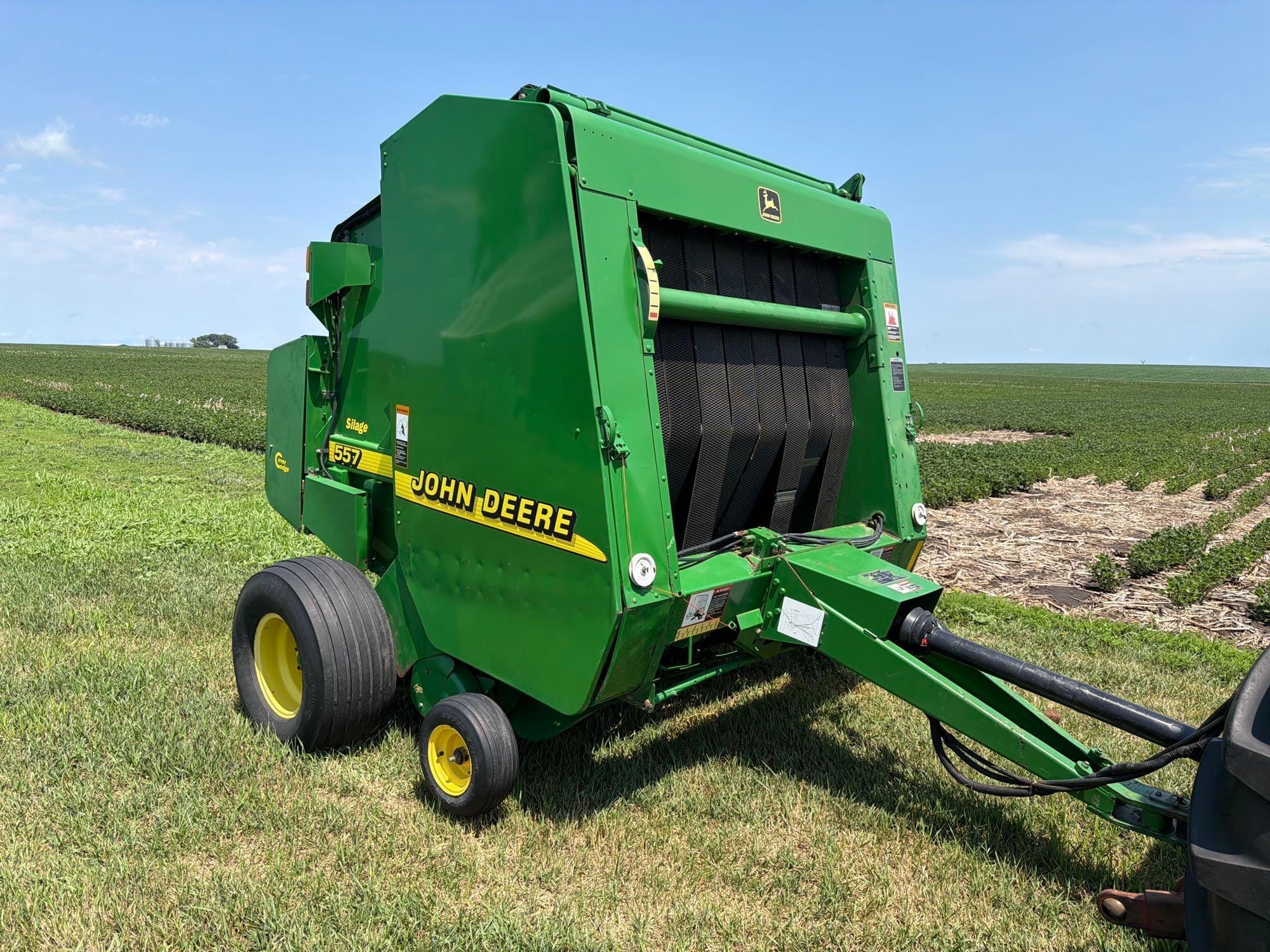 John Deere 557 Equipment Image0