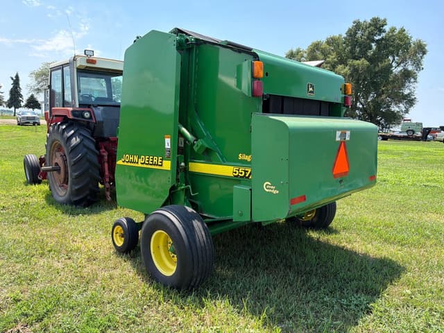 Image of John Deere 557 equipment image 2