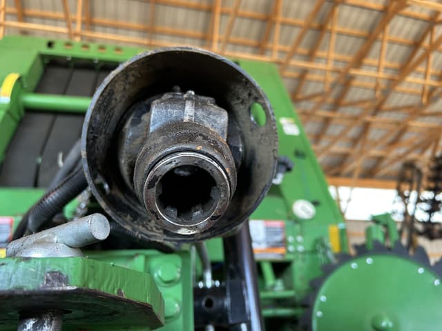 Image of John Deere 560M equipment image 3