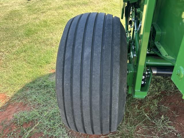 Image of John Deere 560M equipment image 4