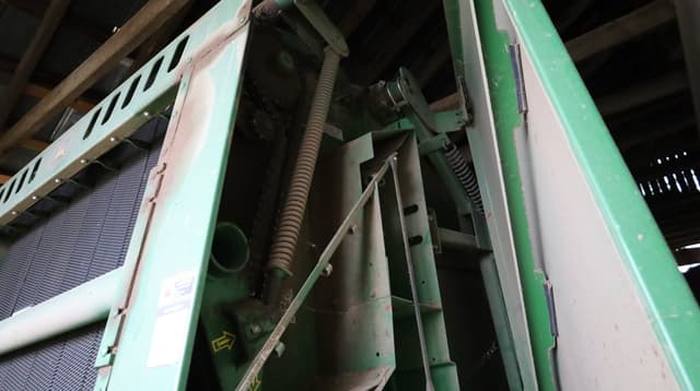 Image of John Deere 560M equipment image 2