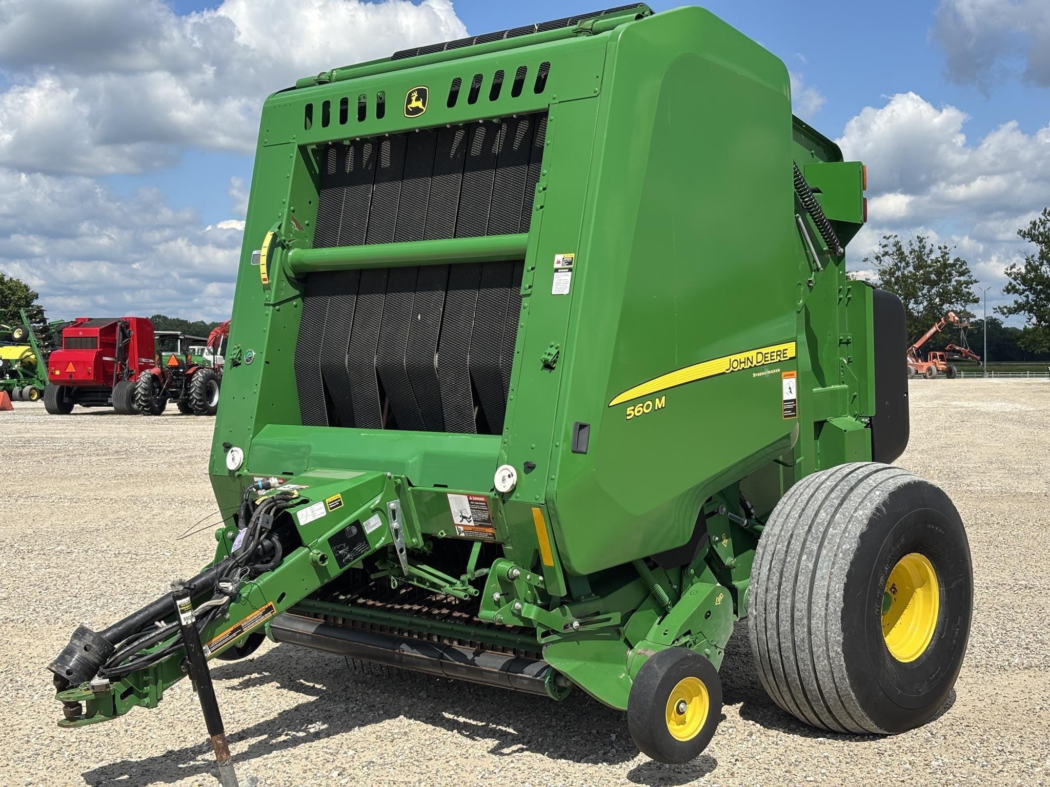 John Deere 560M Equipment Image0