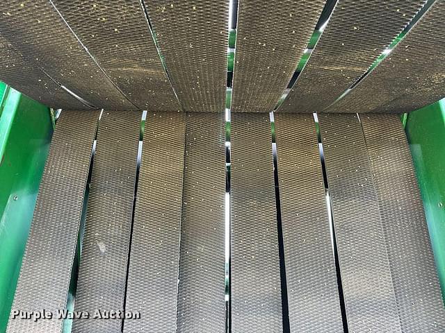 Thumbnail image John Deere 560M 42