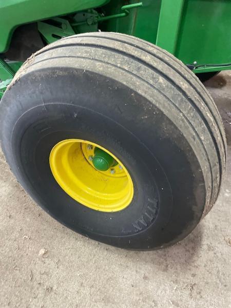 Image of John Deere 560R equipment image 4