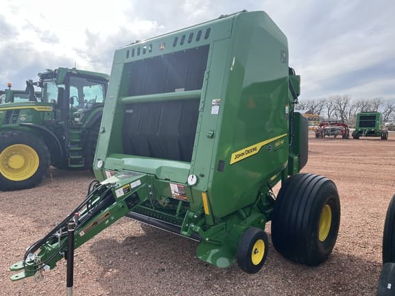 Image of John Deere 561M equipment image 4