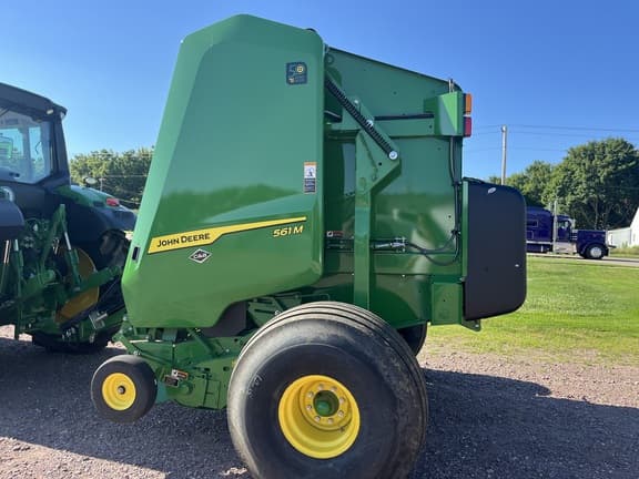 Image of John Deere 561M equipment image 4