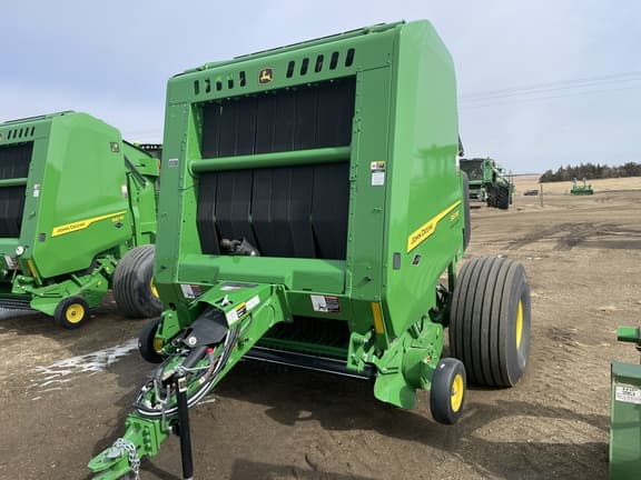 Image of John Deere 561M equipment image 3