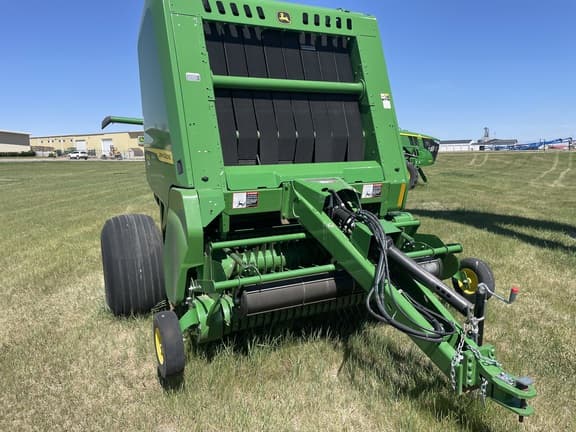 Image of John Deere 561R equipment image 1