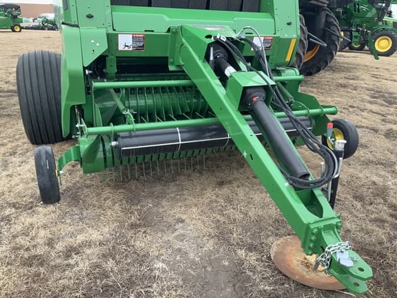 Image of John Deere 561R equipment image 3