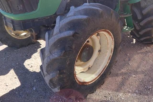 Image of John Deere 5625 equipment image 4