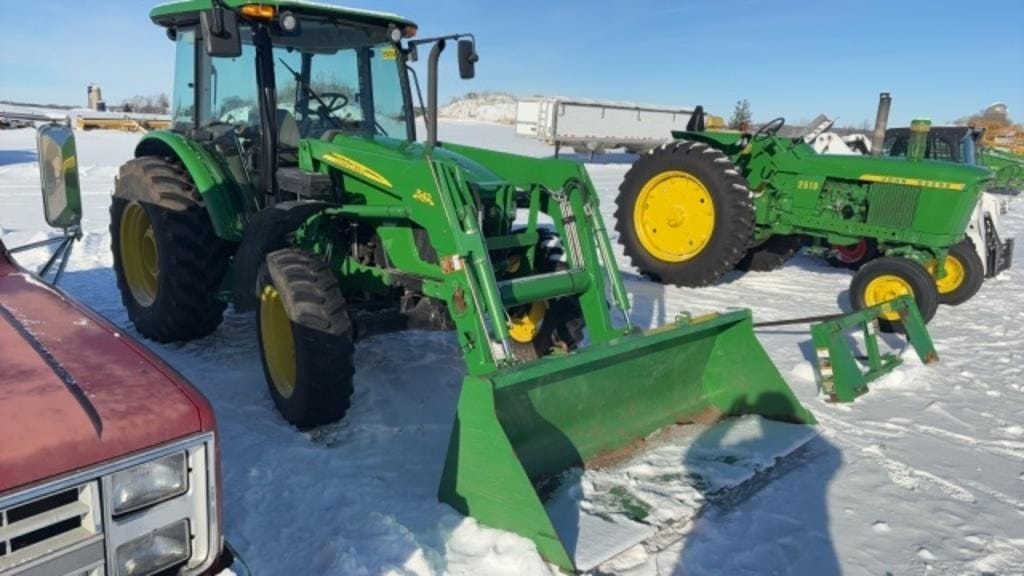 John Deere 5625 Equipment Image0