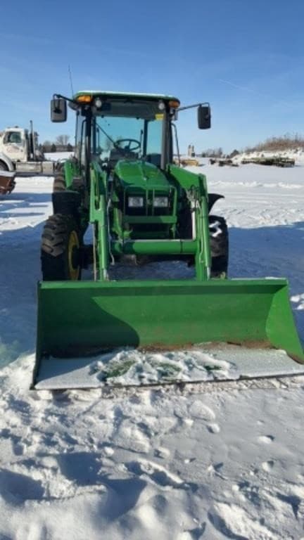 Image of John Deere 5625 equipment image 1