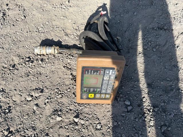 Image of John Deere 566 equipment image 2