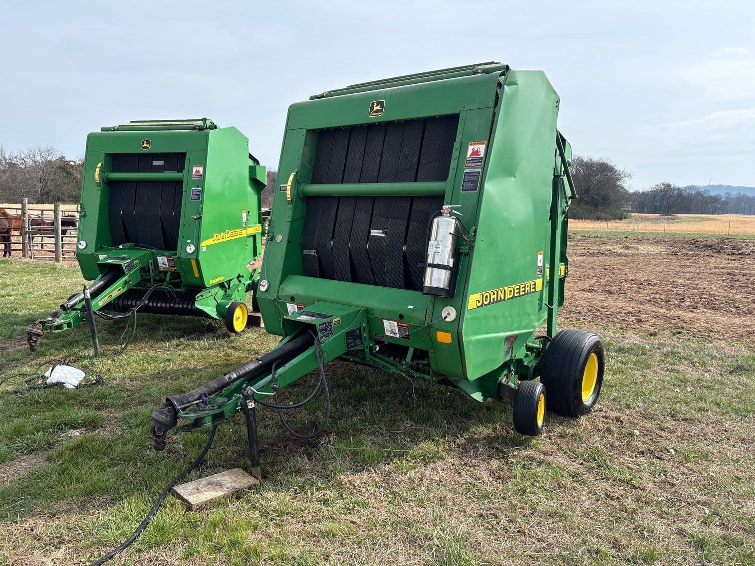 John Deere 566 Equipment Image0