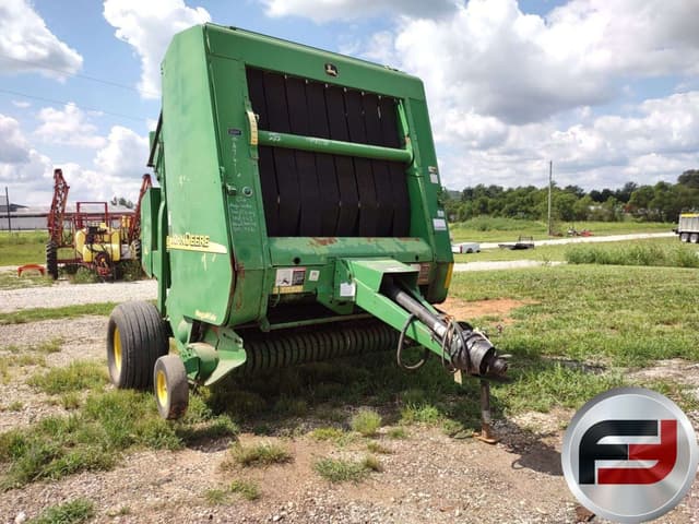 Image of John Deere 567 MegaWide equipment image 2