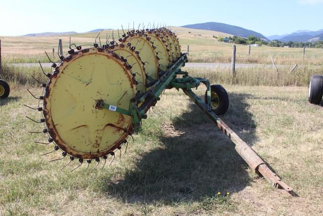 Image of John Deere 567 equipment image 1