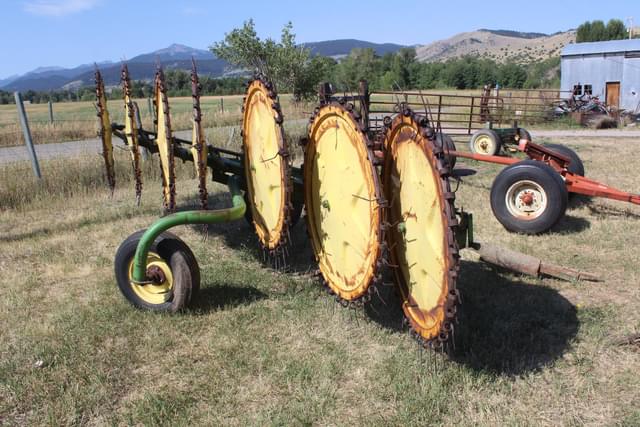 Image of John Deere 567 equipment image 2