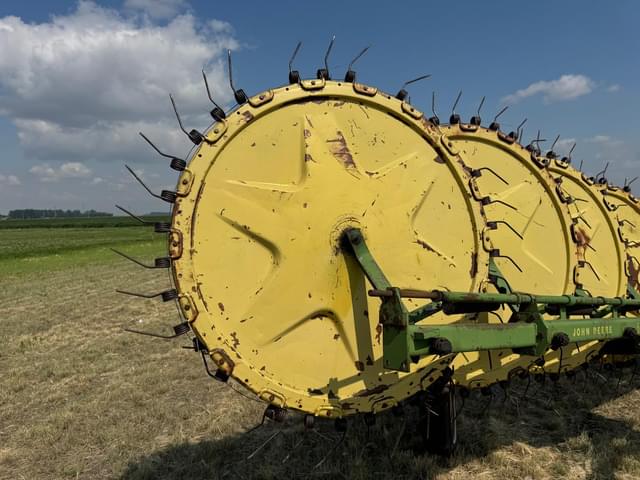 Image of John Deere 567 equipment image 2