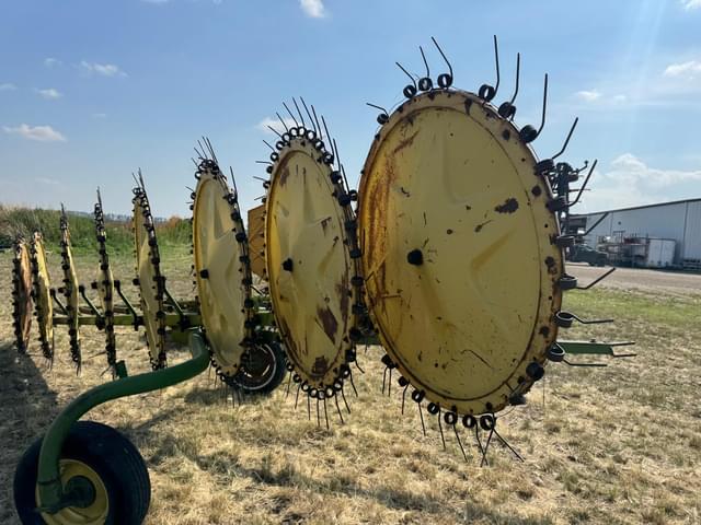 Image of John Deere 567 equipment image 4