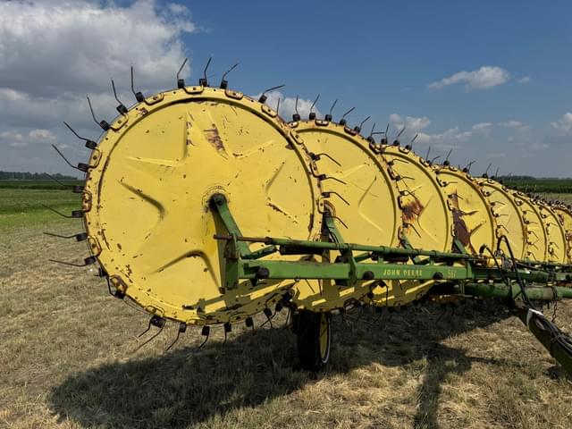 Image of John Deere 567 equipment image 1