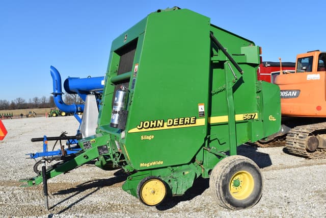 Image of John Deere 567 equipment image 1