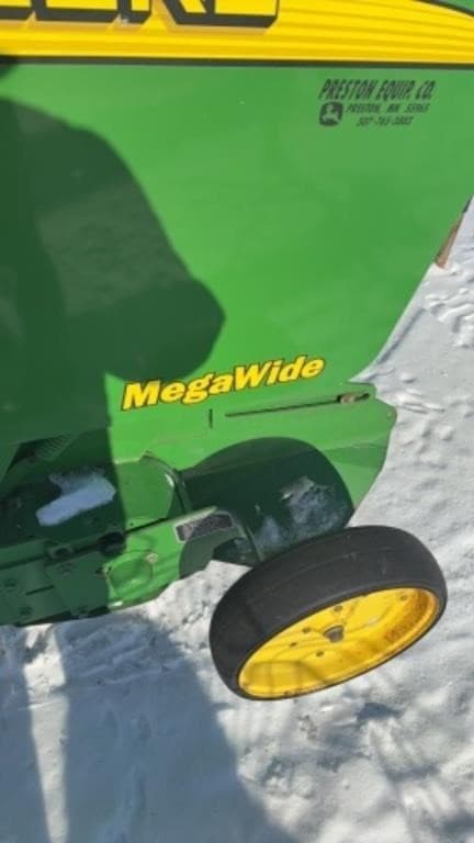Image of John Deere 567 equipment image 3